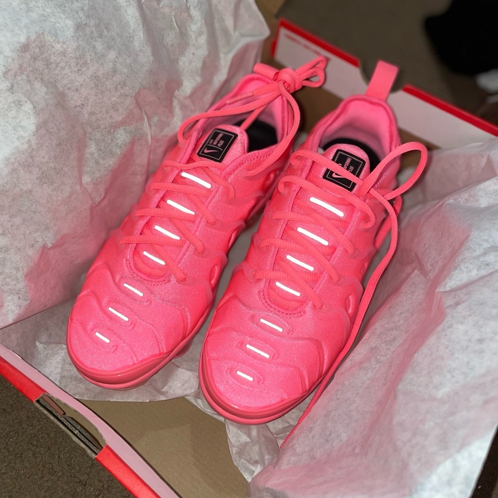 New pink Nike Vapormax